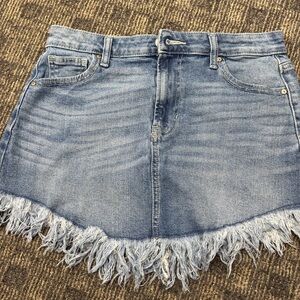 Frayed Hem Denim Skirt bu‎ Celebrity Pink